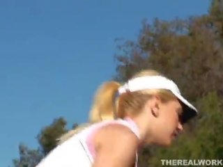 Owadan uly emjekli diva gets fucked hard right after her golf lessons