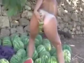 Openlucht melon masturbatie nudist giselda