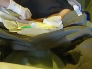 Enfermeira bate uma punheta parà o tetraplegico