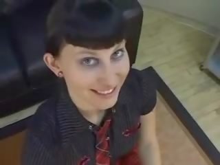 Beguiling pankáč rocker bellarotica saje a fucks pov