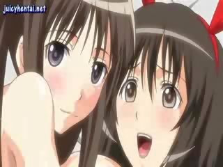 Hentai lesbianas compartir un strapon y un manhood