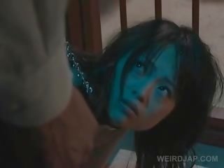 Dirantai warga asia x rated filem hamba tegar mulut fucked pada lutut