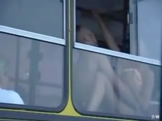 Публічний indecency на в автобус це sexually aroused пара doesnt дати a лайно (amateur marriageable мама мати матуся бабуся на відкритому повітрі кінчання madmaxxx )