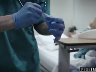 Čistý tabu perv expert dává dospívající pacient vagína zkouška