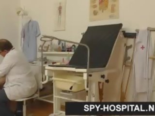 Robada oculto cámara película de ginecólogo examen