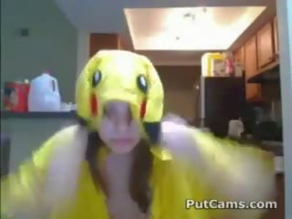 Ousada mestra em pikachu fantasias masturba com vibrador