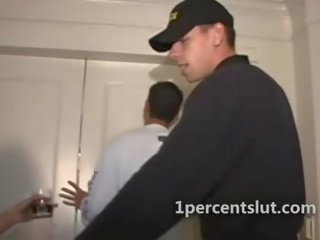 Brunetė sucks officers putz taip jos bf wont gauti arrested
