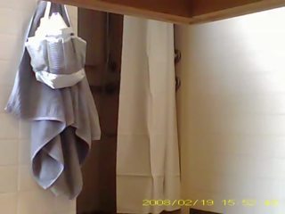 Шпигунство чарівний 19 рік старий adolescent showering в загальна спальня ванна кімната