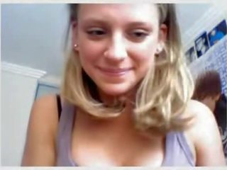 Blodn Rubbing Her Pussy On Omegle
