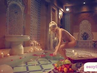 Perfect blonde Playboy diva bathing vid