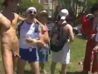 裸 やつ 服を着た女性裸の男性 アット bay へ breakers 2009