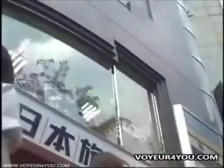 日本语 年轻 女 掀裙 短裤 偷偷 videoed