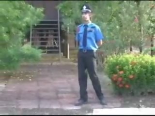 Frumusica securitate ofițer