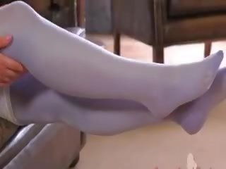 Violetti nailonit ja uskomattoman nasta housut