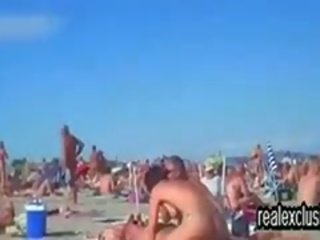 Nyilvános meztelen tengerpart párcserélő xxx videó -ban nyár 2015