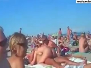 Public nud plaja partener schimbate Adult clamă în vara 2015