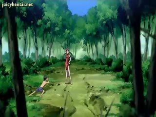 Hentai dukra gauna prisukamas į miškas