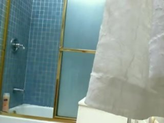 סוד מצלמת ב מקלחת