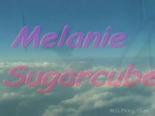 Melanie sugarcube - chesty latine mami struts të saj stuff