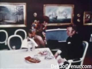Annata x nominale film 1960s - pelosa full-blown bruna - tavolo per tre