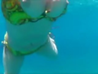 Pod vodo odrasli posnetek swiming vrhunec