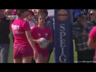 Gila rugby lesbian pasukan bermain telanjang