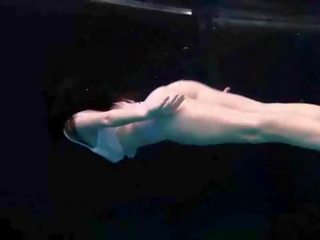 Andrejka – sous l&apos;eau gymnastics