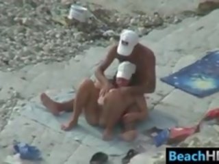 Szpiegowanie na ludzie w the plaża