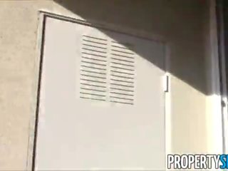 Propertysex - fiatal igazi estate ügynök -val nagy természetes cicik otthon készült trágár videó