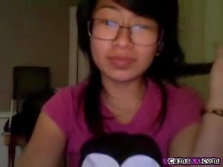 Asian Nerd on Live Webcam