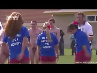 Šílený rugby lesbička tým hry nahý