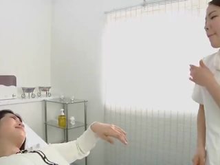 Japonesa lésbica glamour spitting massagem clínica subtitled