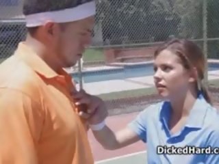 Великий синиця підліток трахкав на теніс суд