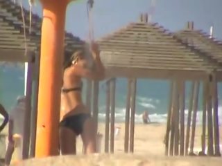 04 воайор бикини две момичета на плаж с swimsuits