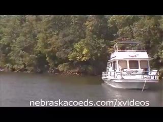 Fête filles sur une bateau partie un