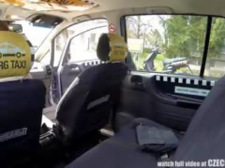 Θαυμάσιος έφηβος/η persuaded για βρόμικο βίντεο σε ταξί cab