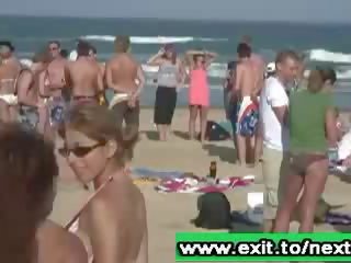 Plage fête avec alcoolisée glorious suivant porte filles montrer