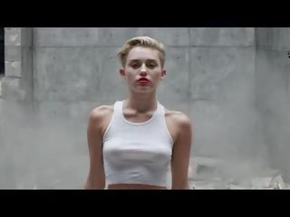 Miley 赛勒斯 裸 在 她的 新 音乐 夹