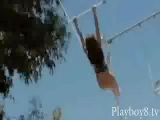 Див нудисти кукли радва bungy скачане просто като а реален gymnasts