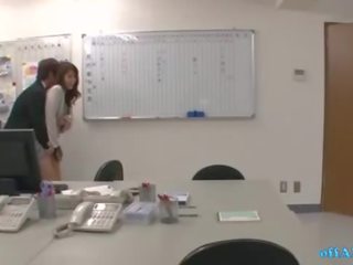 オフィス 娘 rapped バイ 2 フェローズ フィンガー と なめ 上の ザ· 椅子 で ザ· オフィス