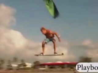 우수한 playmates 트라이 아웃 kite boarding 벌거 벗은