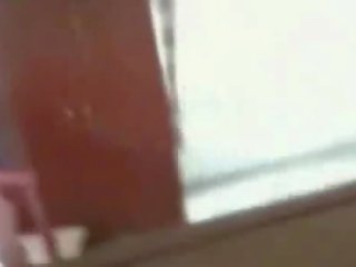 Lớn đen thiếu niên bắt thủ dâm qua một cửa sổ tiểu